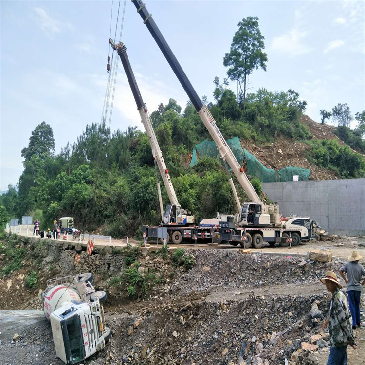 宁化县汽车掉沟里叫吊车救援要多少钱